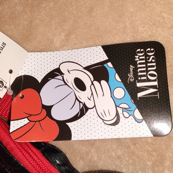 BIOWORLD๐ DISNEY Minnie Mouse Quilted Backpack - Picture 9 of 15